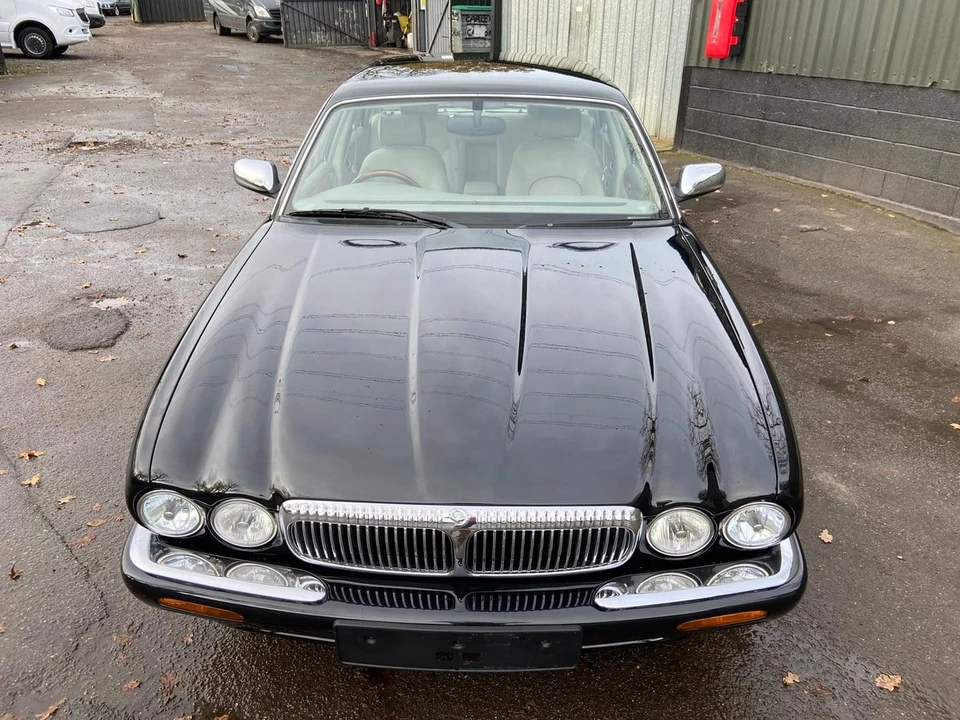 1998 Daimler - Image 10 of 30