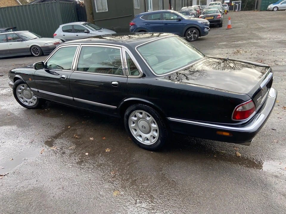 1998 Daimler - Image 7 of 30