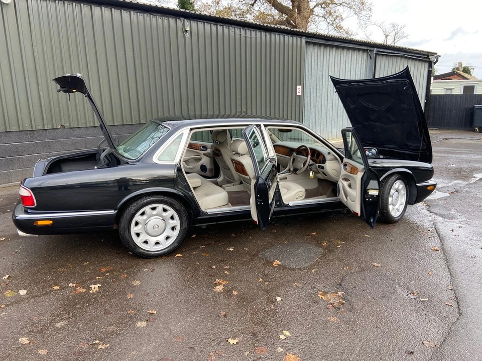 1998 Daimler - Image 18 of 30
