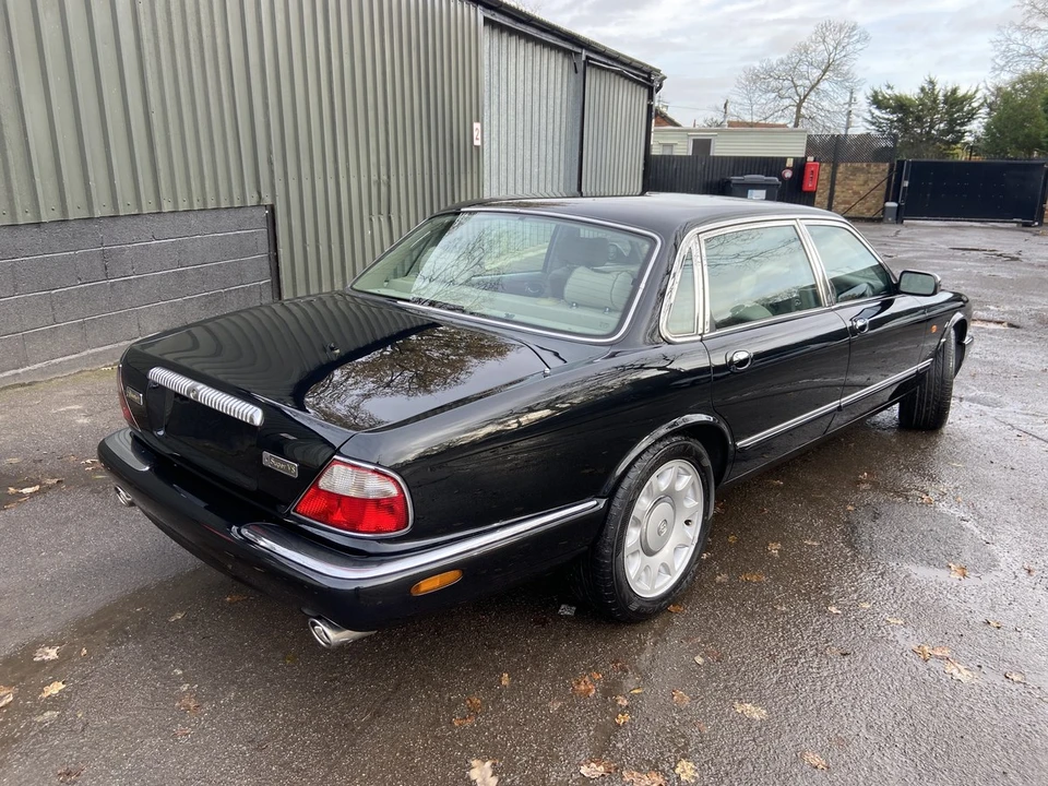 1998 Daimler - Image 4 of 30