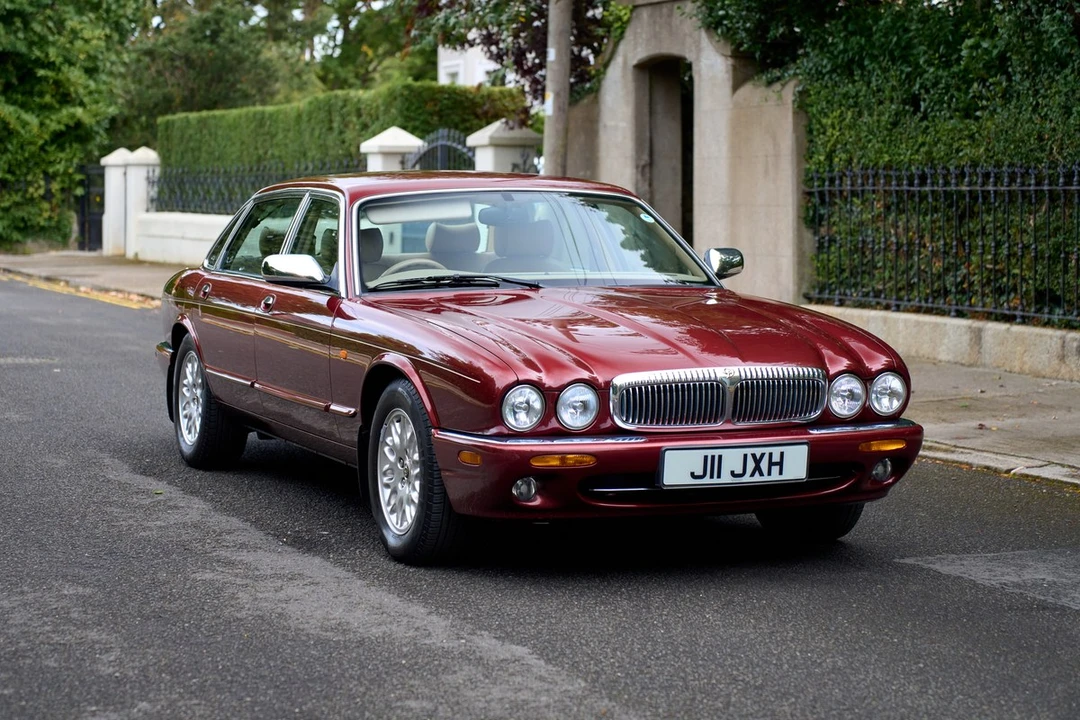 1998 Daimler - Image 2 of 30