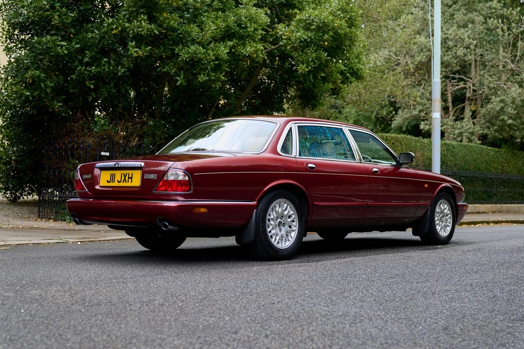 1998 Daimler - Image 5 of 30