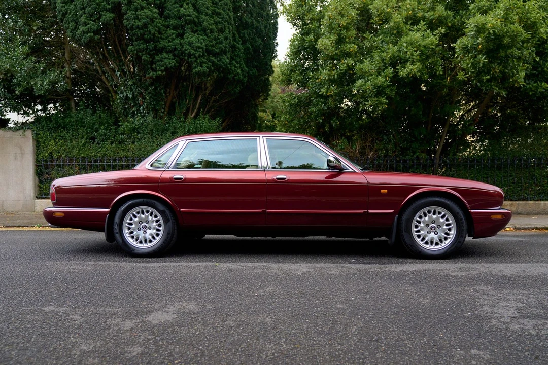 1998 Daimler - Image 4 of 30