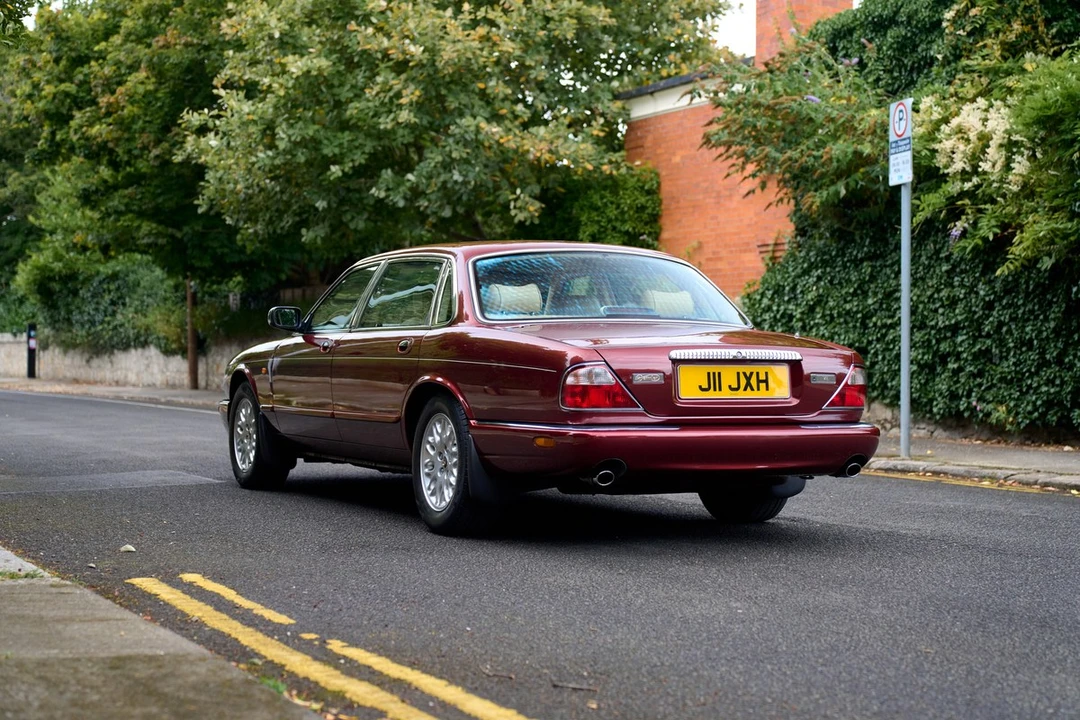 1998 Daimler - Image 10 of 30