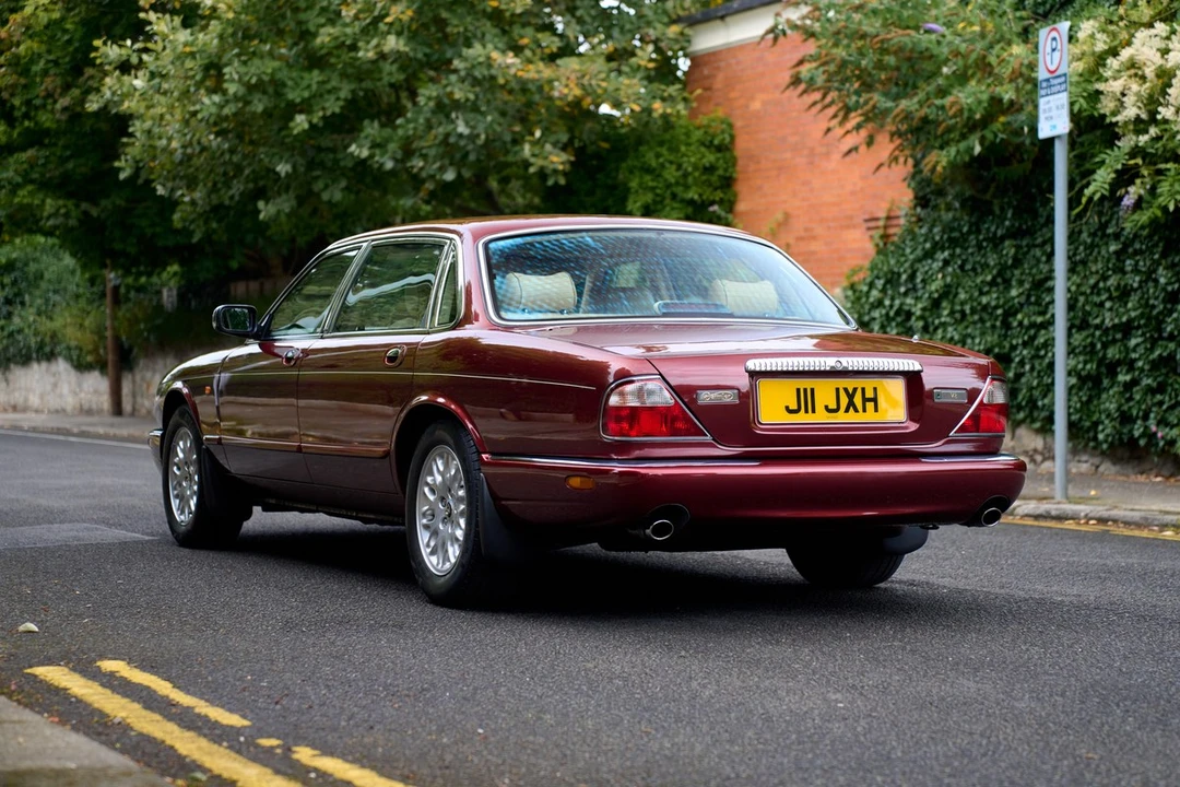 1998 Daimler - Image 9 of 30