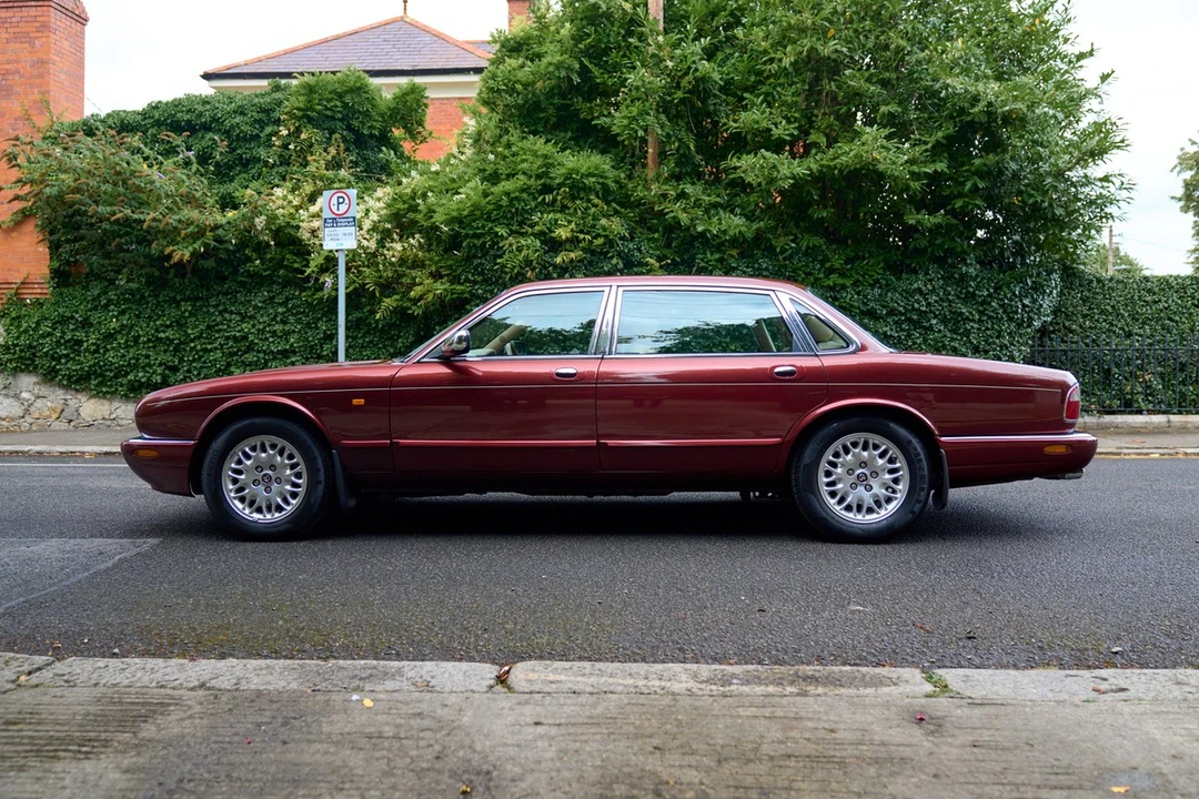 1998 Daimler - Image 11 of 30