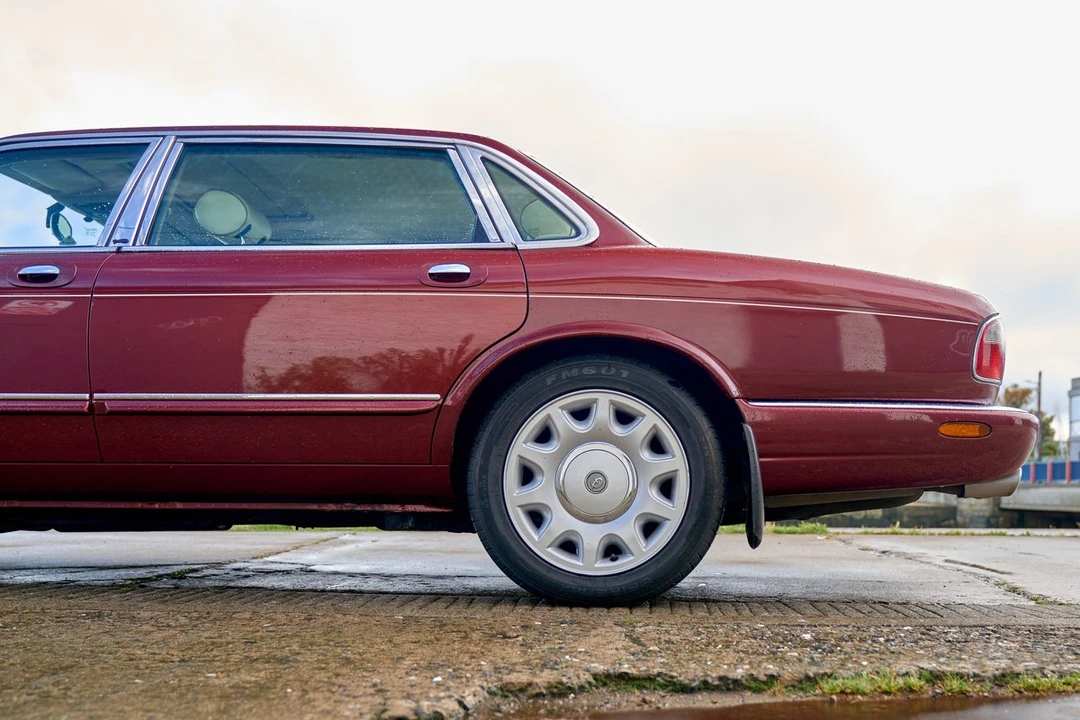 1998 Daimler - Image 25 of 30