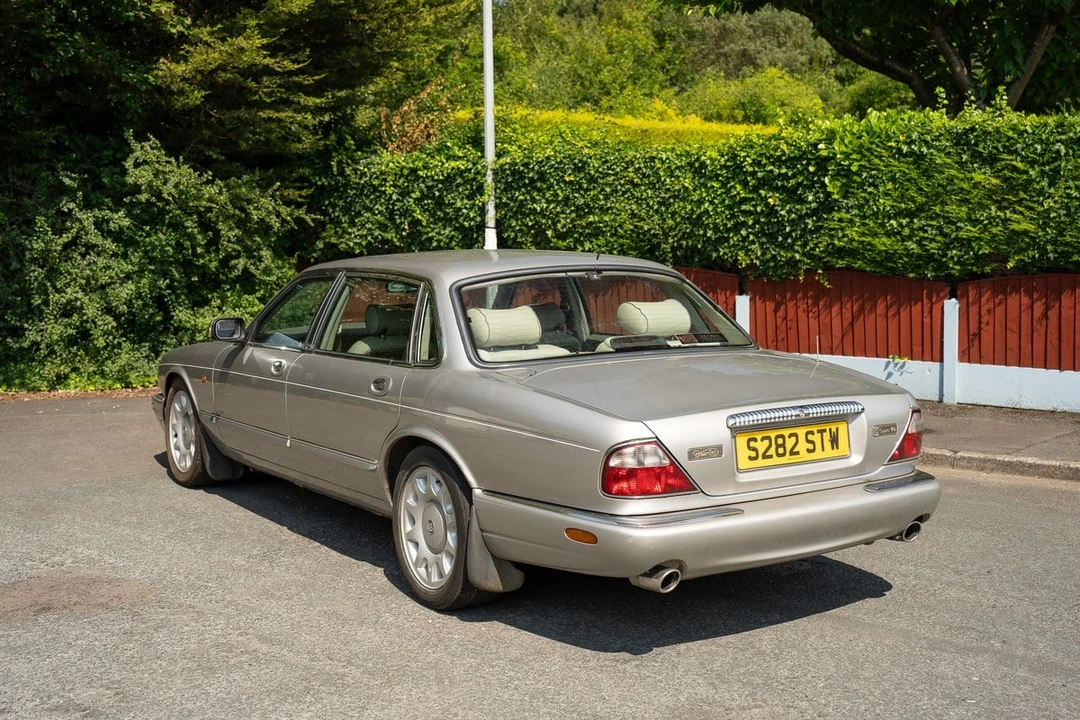 1998 Daimler - Image 9 of 30