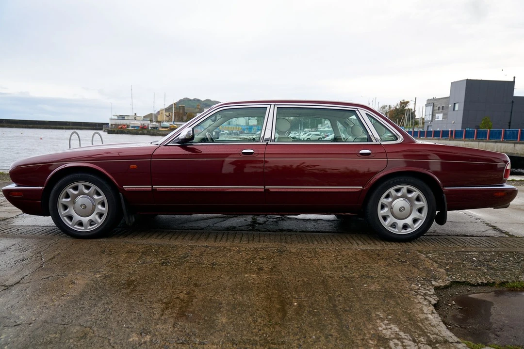 1998 Daimler - Image 4 of 30