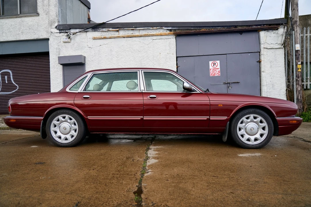 1998 Daimler - Image 8 of 30