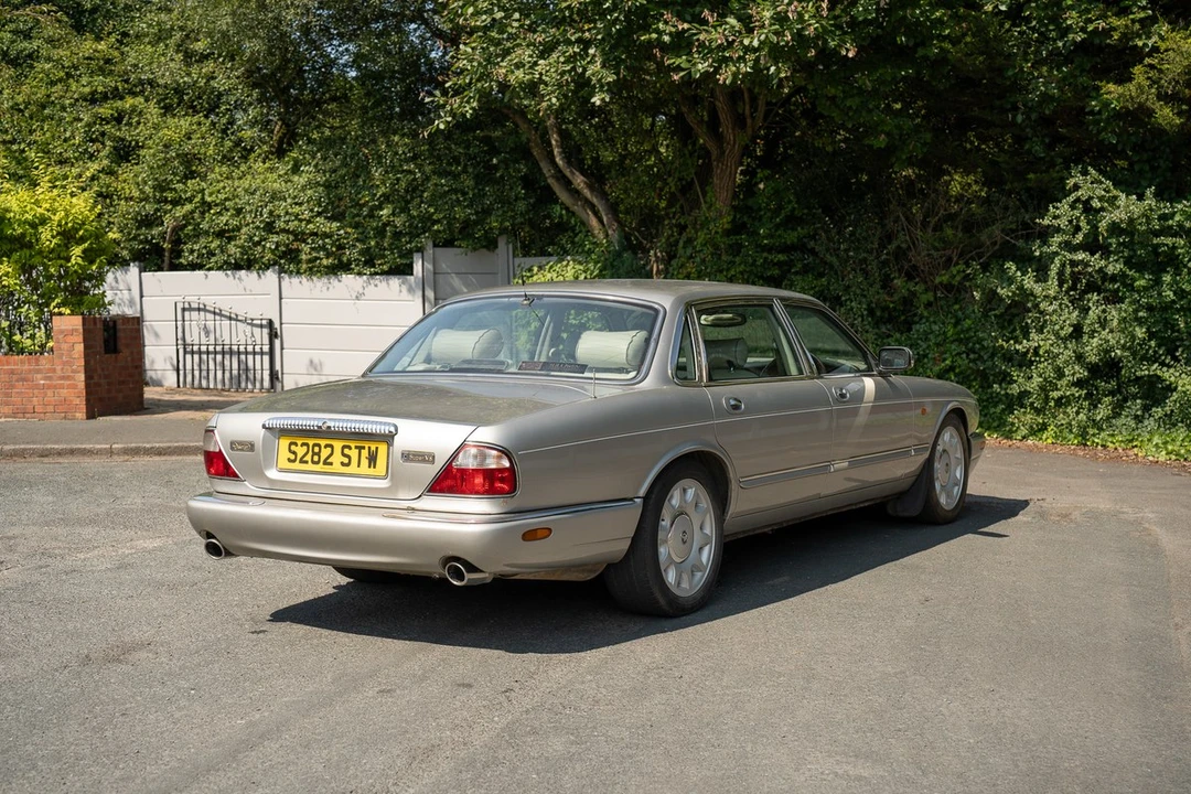 1998 Daimler - Image 11 of 30