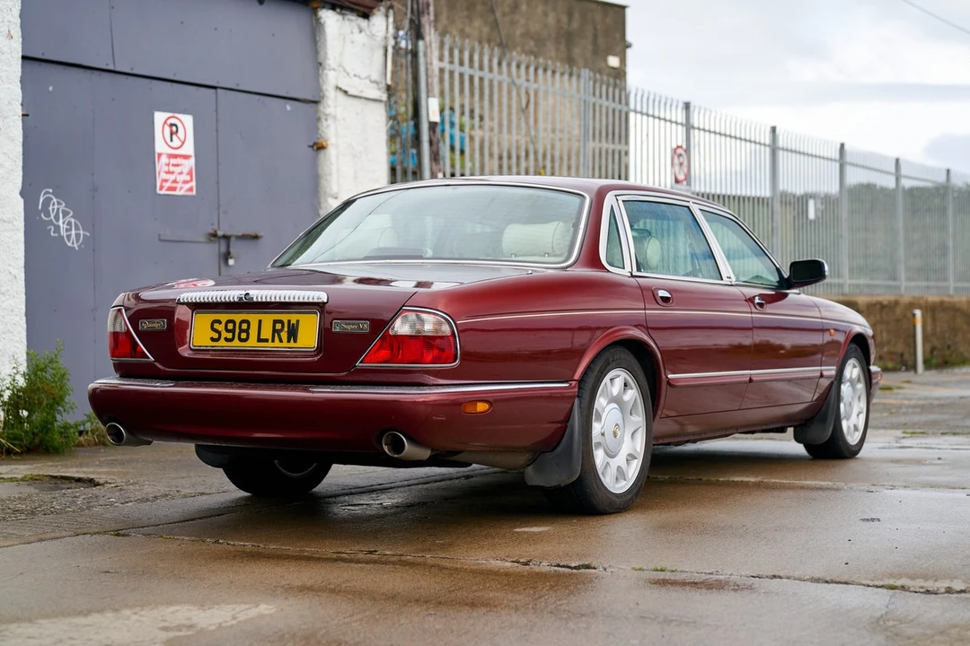 1998 Daimler - Image 7 of 30