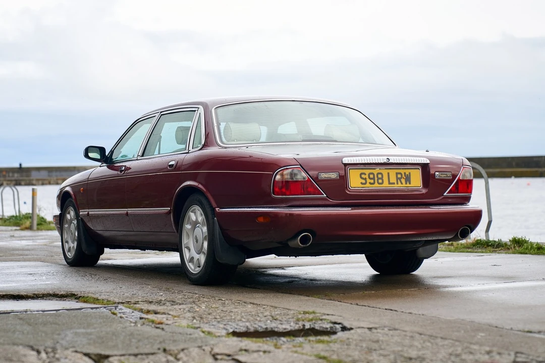 1998 Daimler - Image 5 of 30