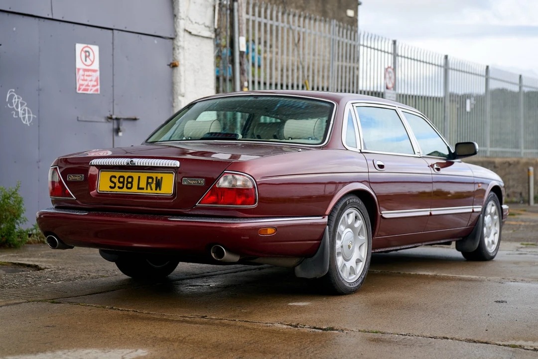 1998 Daimler - Image 9 of 30