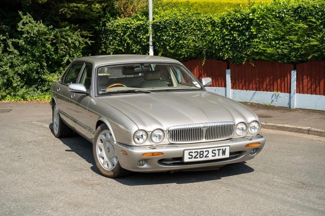 1998 Daimler - Image 2 of 30
