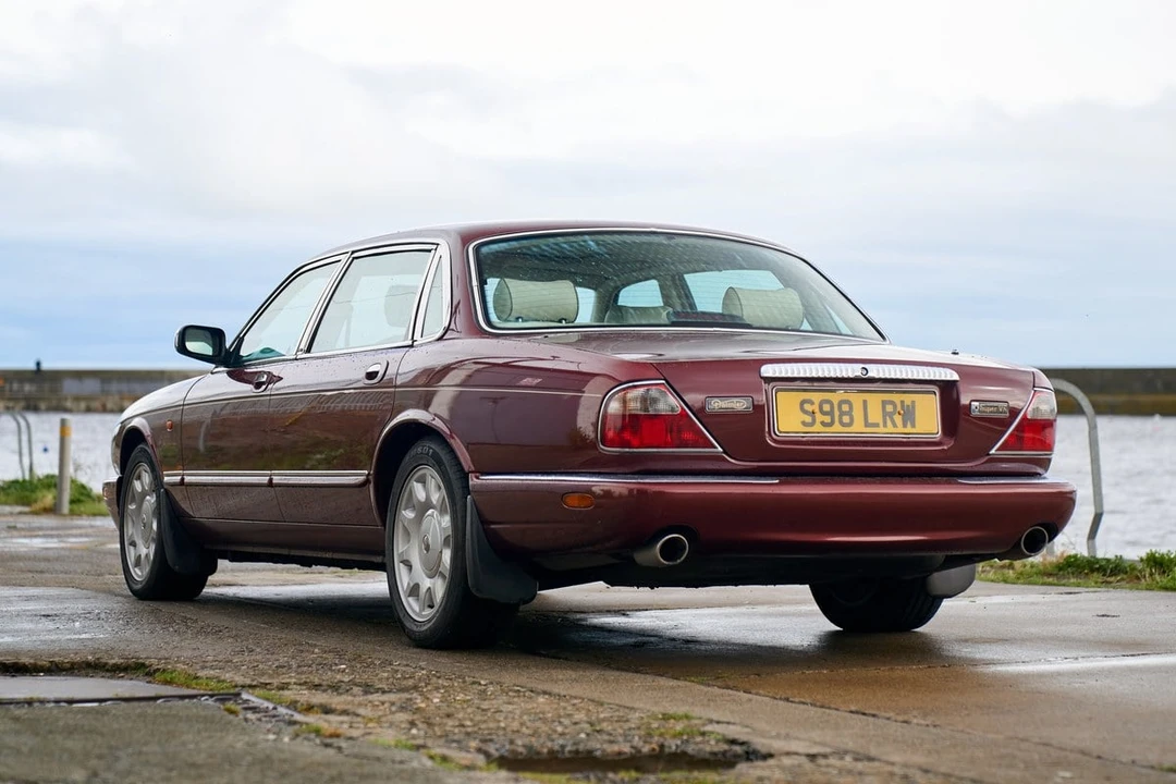 1998 Daimler - Image 11 of 30