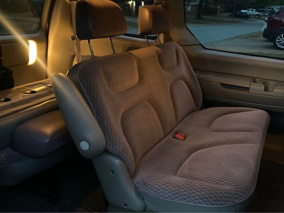 1998 Dodge Caravan - Image 2 of 4