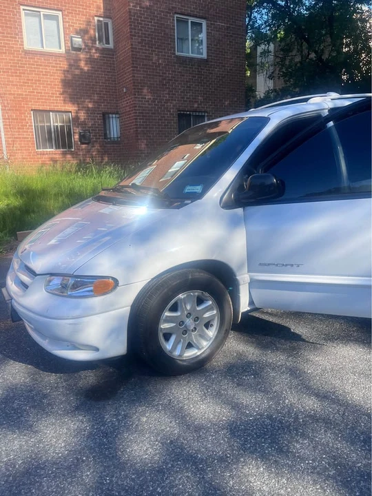 1998 Dodge Caravan - Image 4 of 10