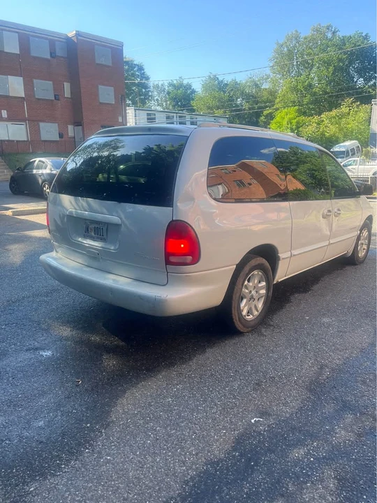 1998 Dodge Caravan - Image 3 of 10