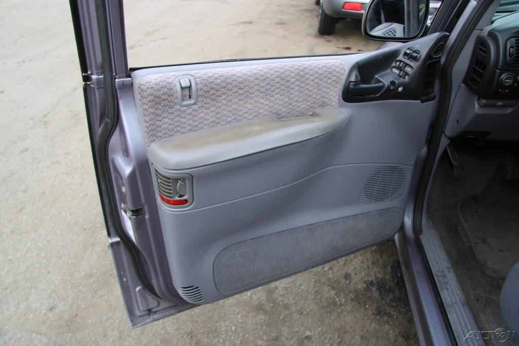 1998 Dodge Caravan - Image 13 of 21