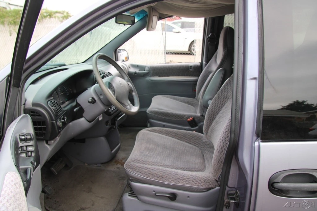1998 Dodge Caravan - Image 14 of 21