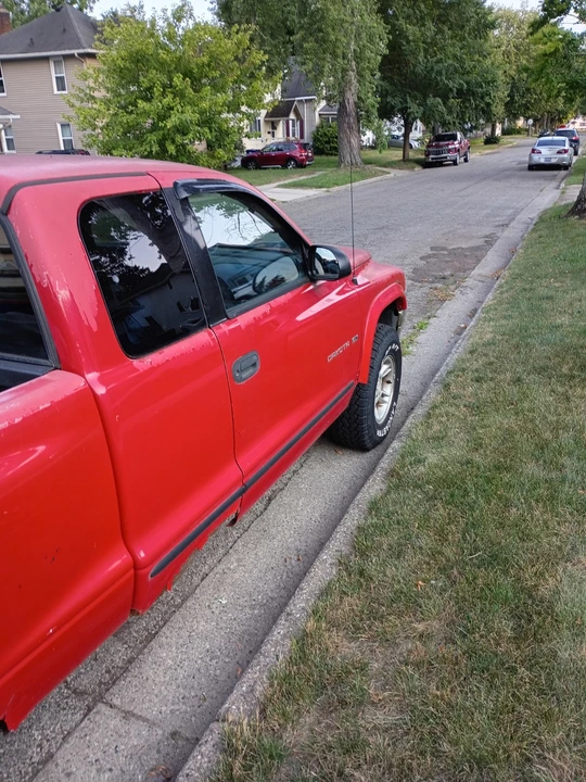 1998 Dodge Dakota 2nd Gen - Image 2 of 9