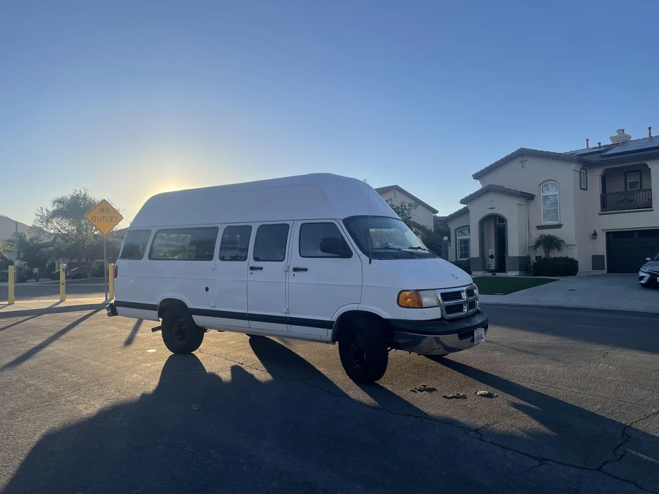 1998 Dodge Ram Van - Image 25 of 31