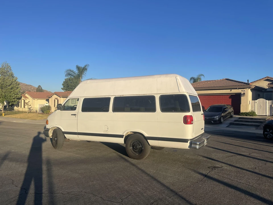 1998 Dodge Ram Van - Image 12 of 31