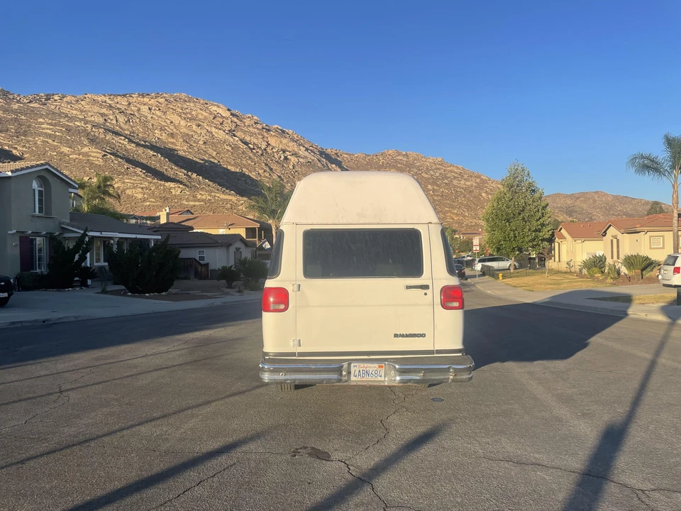 1998 Dodge Ram Van - Image 16 of 31