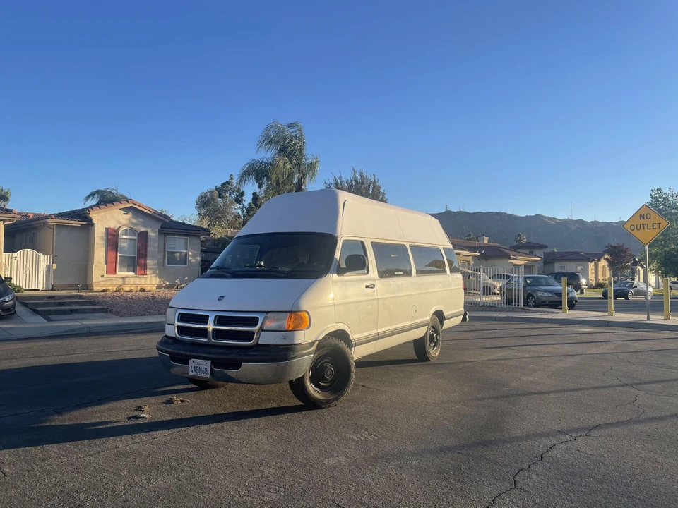 1998 Dodge Ram Van - Image 9 of 31
