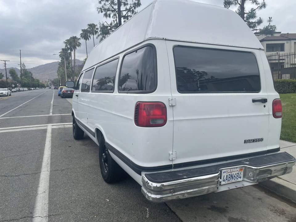 1998 Dodge Ram Van - Image 15 of 31