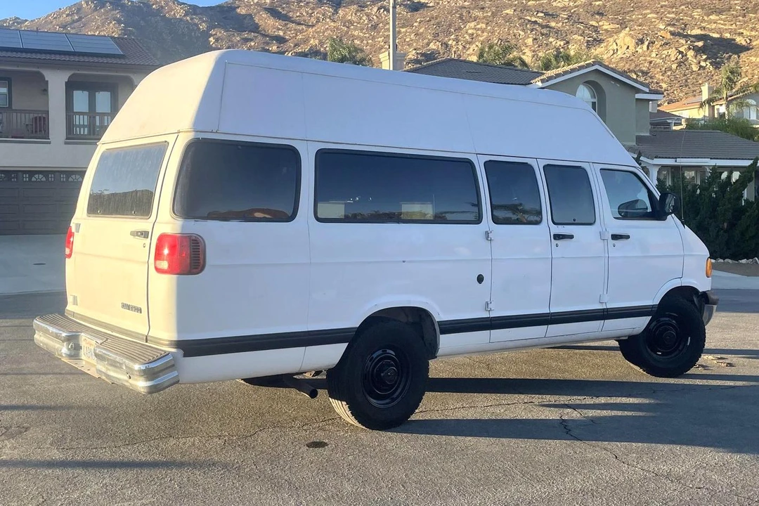 1998 Dodge Ram Van - Image 22 of 31