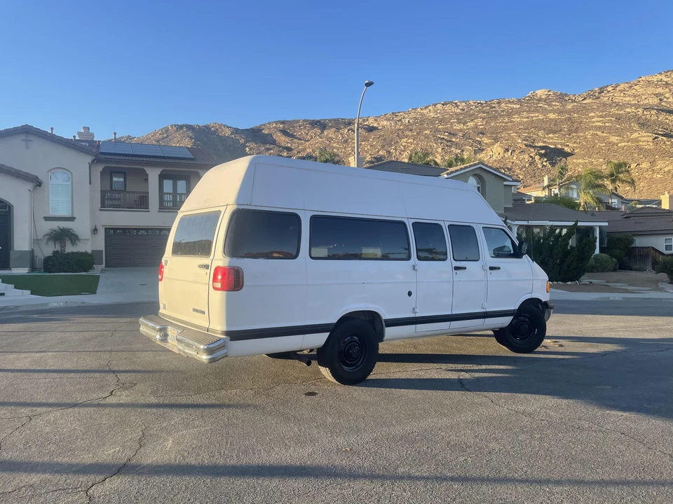 1998 Dodge Ram Van - Image 23 of 31