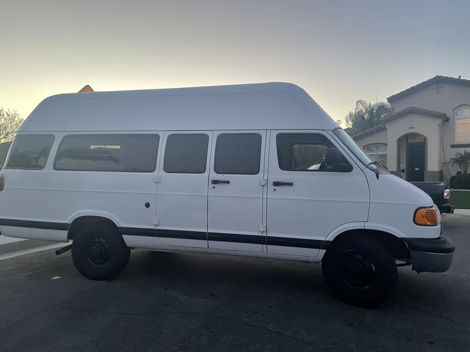 1998 Dodge Ram Van - Image 26 of 31