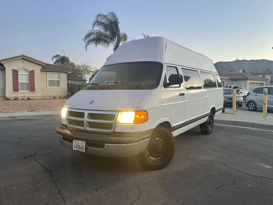 1998 Dodge Ram Van - Image 7 of 31