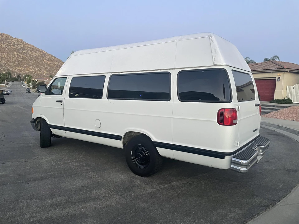 1998 Dodge Ram Van - Image 13 of 31