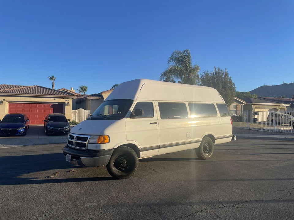 1998 Dodge Ram Van - Image 10 of 31
