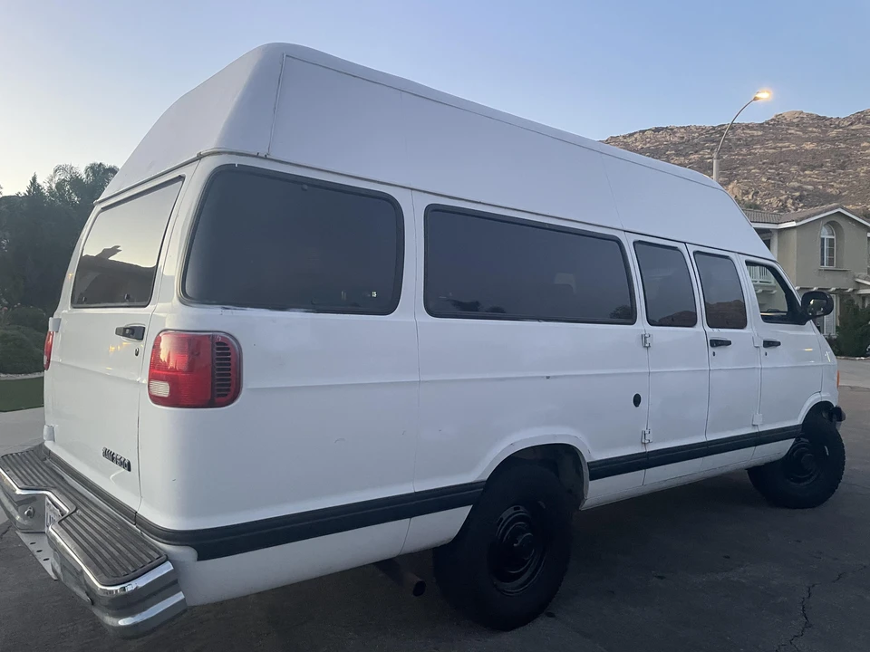 1998 Dodge Ram Van - Image 21 of 31