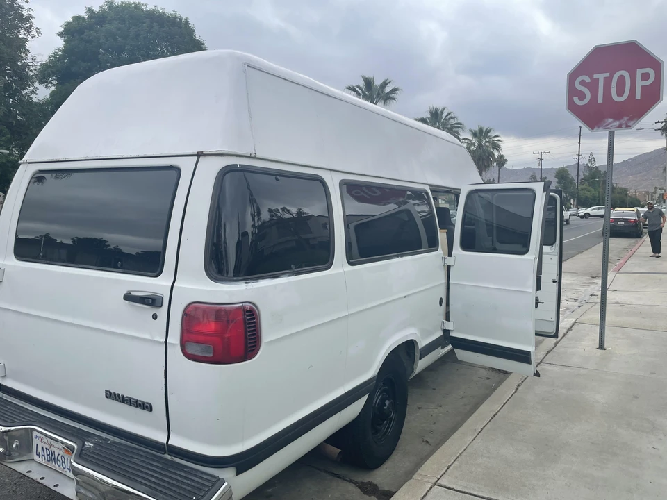 1998 Dodge Ram Van - Image 19 of 31