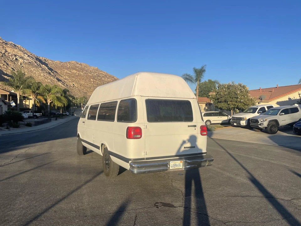 1998 Dodge Ram Van - Image 14 of 31