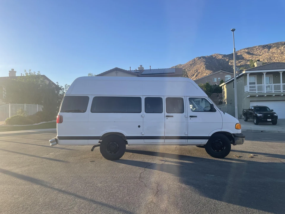 1998 Dodge Ram Van - Image 24 of 31