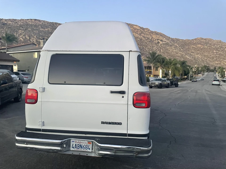 1998 Dodge Ram Van - Image 17 of 31