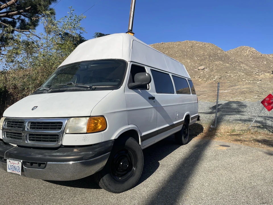 1998 Dodge Ram Van - Image 8 of 31