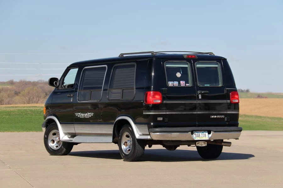 1998 Dodge Ram Van - Image 17 of 31