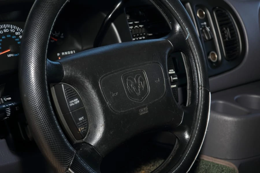1998 Dodge Ram Van - Image 23 of 31