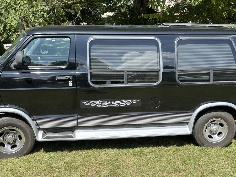 1998 Dodge Ram Van - Image 2 of 13