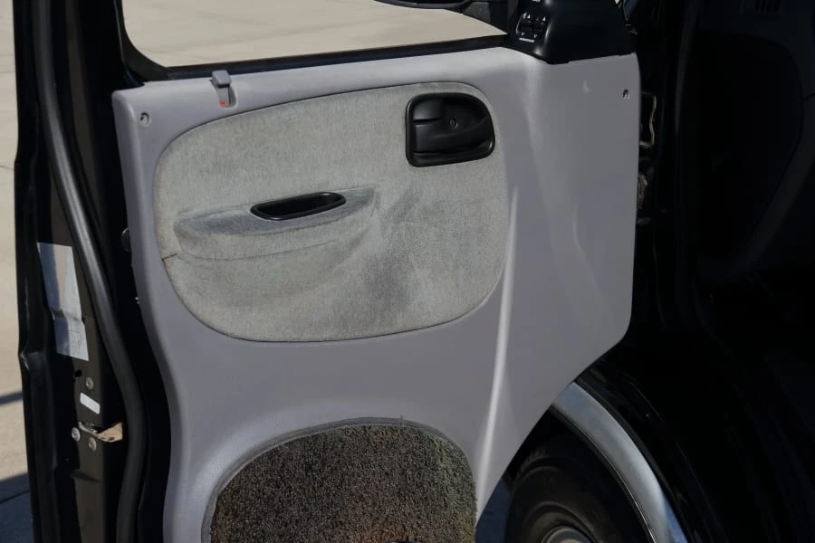 1998 Dodge Ram Van - Image 21 of 31