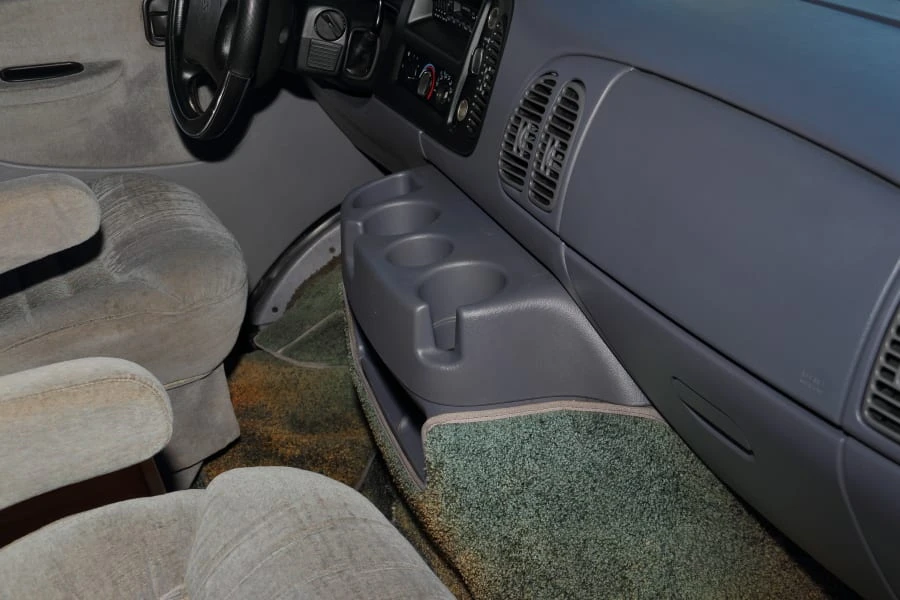 1998 Dodge Ram Van - Image 28 of 31