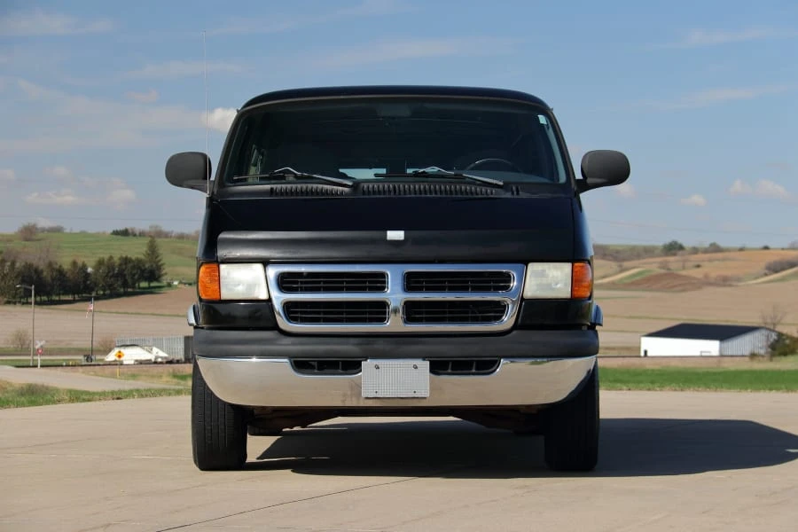 1998 Dodge Ram Van - Image 4 of 31