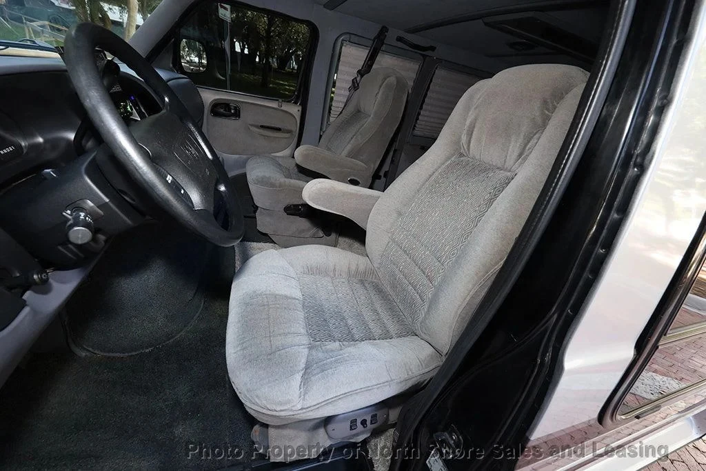 1998 Dodge Ram Van - Image 8 of 12
